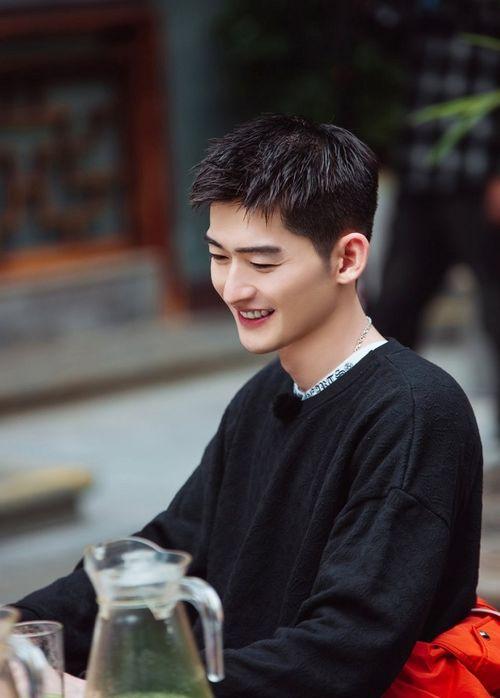 娱乐圈吃瓜张翰,娱乐圈吃瓜达人，揭秘明星幕后故事